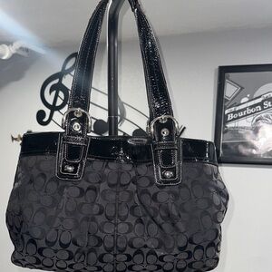 COACH SOHO PLEATED BLACK
SIGNATURE SHOULDER BAG #13742